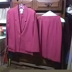 LADIES 2 PIECE SUIT